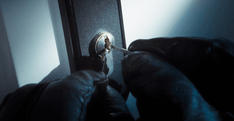 최근 고가 상품 판매 매장에서 강도사건이 빈번하게 일어나고 있어 걱정돼요