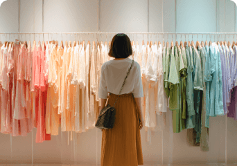 소형·고가 상품이 많아 
직원이 계속 감시해야 해요